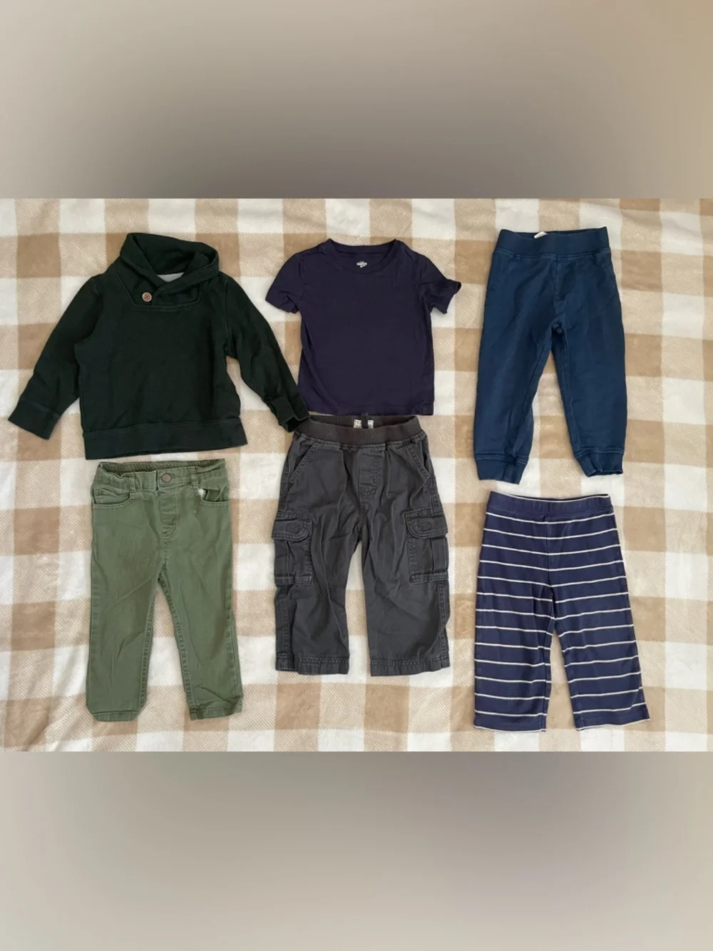 6 Piece Bundle of used baby boy clothes size 18-24 Months